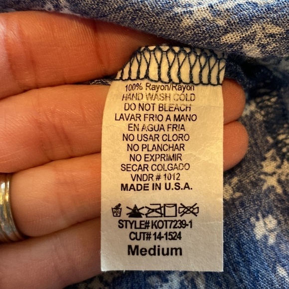 Vintage Havana Blue & White Floral Shirt Size Medium in Like New Condition - Picture 6 of 6